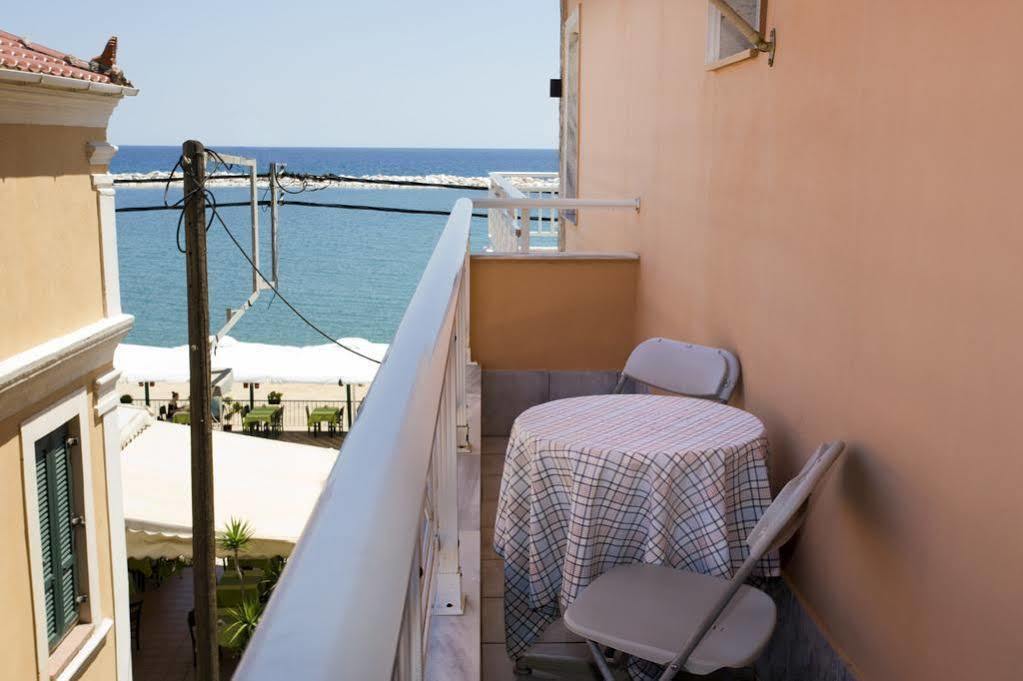 Molos Hotel リメナリア エクステリア 写真